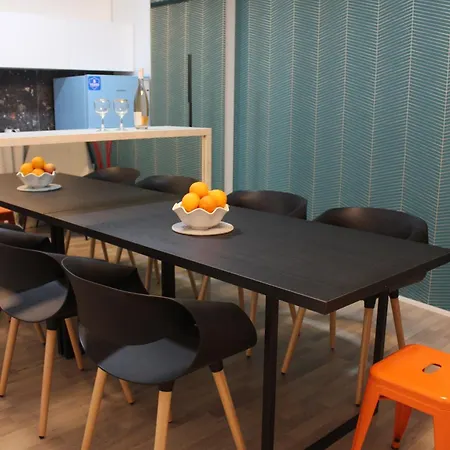 شقة Race For Space