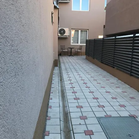 Race For Space شقة *