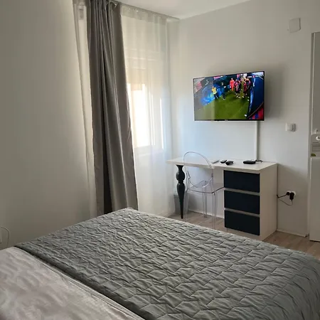 Race For Space شقة *